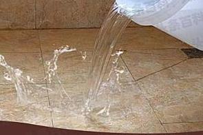 上甘岭漏水维修 免砸砖防水材料该如何施工